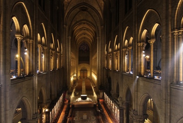 Notre Dame reemplaza 400 luces LED