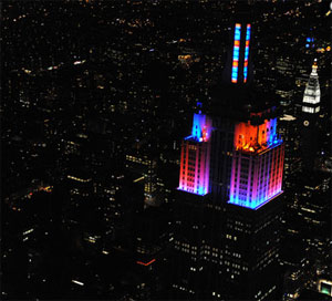 LED Empire State Building espectáculo de luz en escena de Halloween